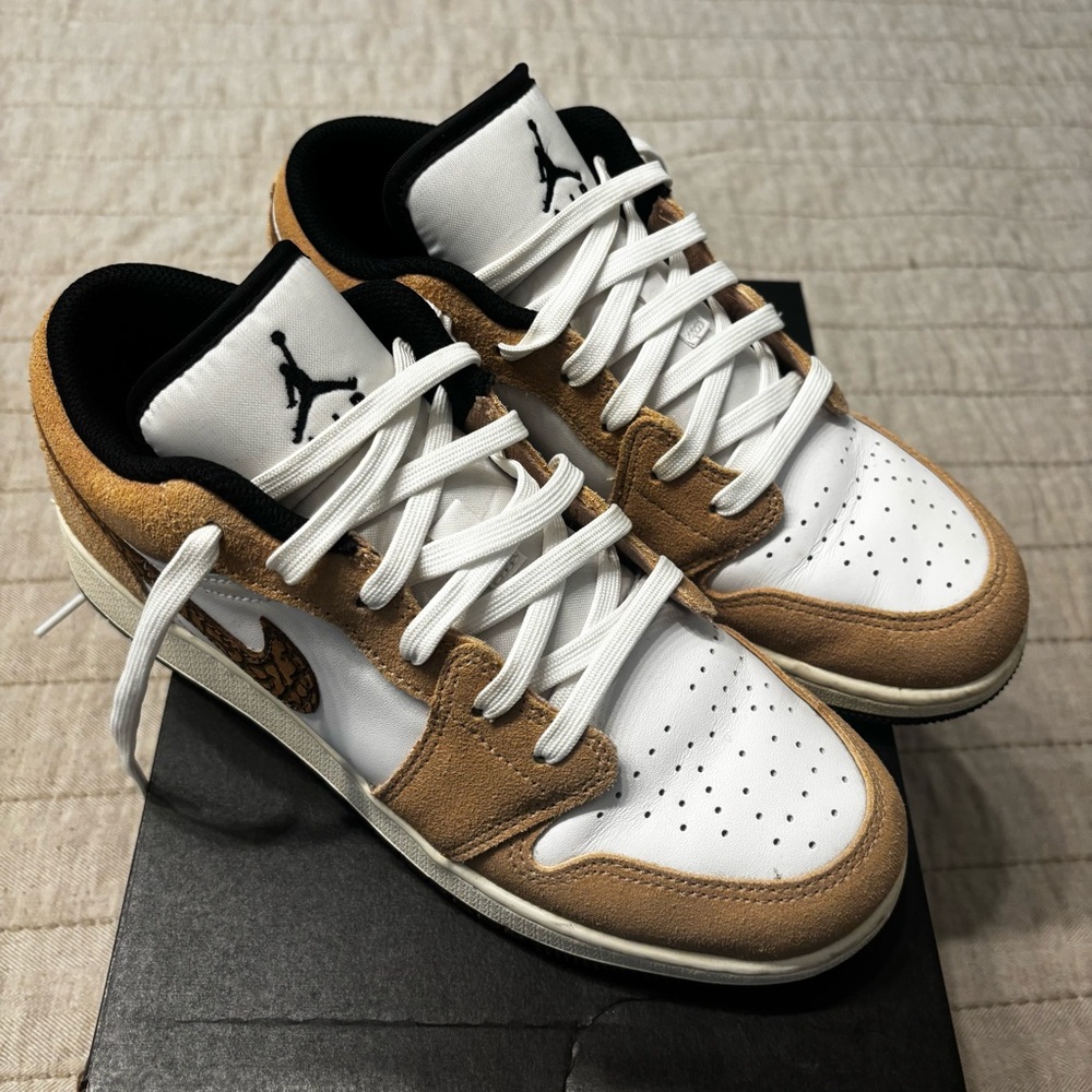 Jordan Kids Sneakers in Tan and Black. Size kids 6.